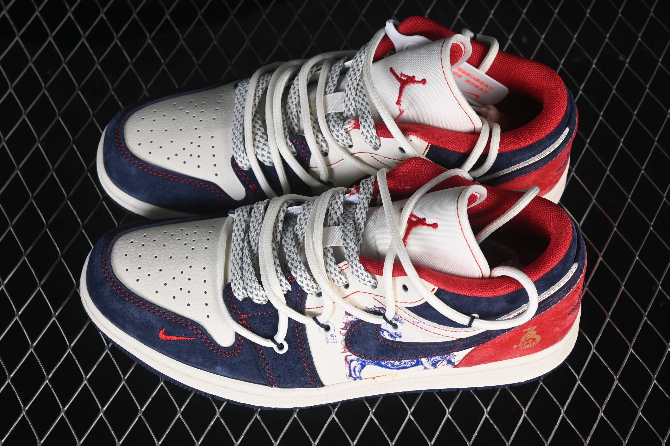 All categories Air Jordan Jordan series basketball shoes Air Jordan 1 Low High-end customized low-top sneakers Air Jordan 1 Low AJ1 Joe 1 Year of the Horse limited edition Navy blue and red contrast color High-end customized low-top retro basketball shoes HT5088-643